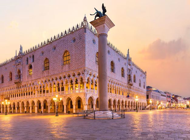 palazzo-ducale-vicino-a-piazza-san-marco-venezia-italia_400112-826